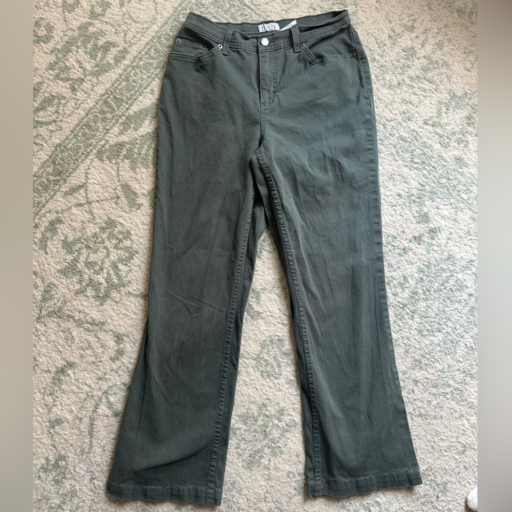 Olive Women’s Straight Leg Pants